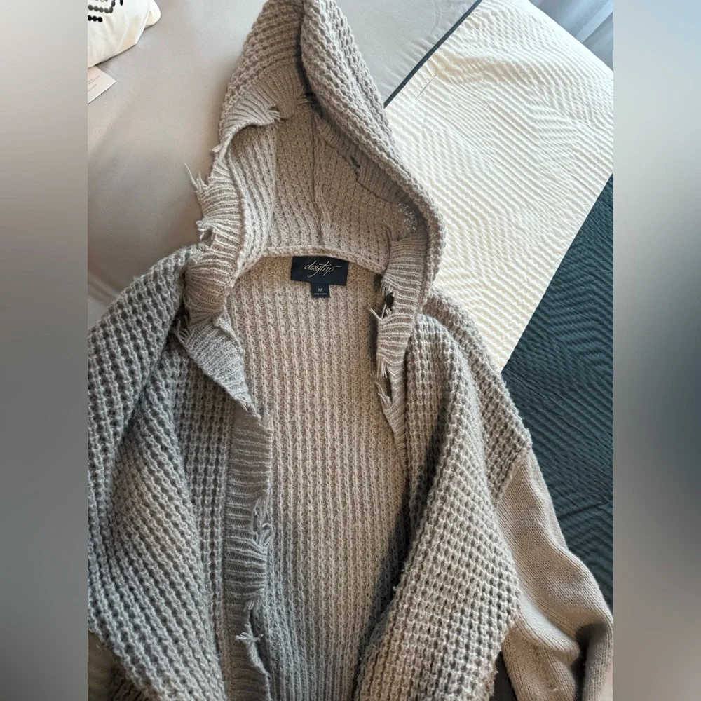 Daytrip gray Hooded Cardigan - Picture 6 of 7